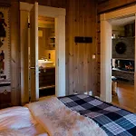 Log With Views Of Jotunheimen Mountains بيت للعطل