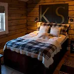 Log With Views Of Jotunheimen Mountains * Gala