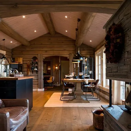 Log With Views Of Jotunheimen Mountains 度假居 *